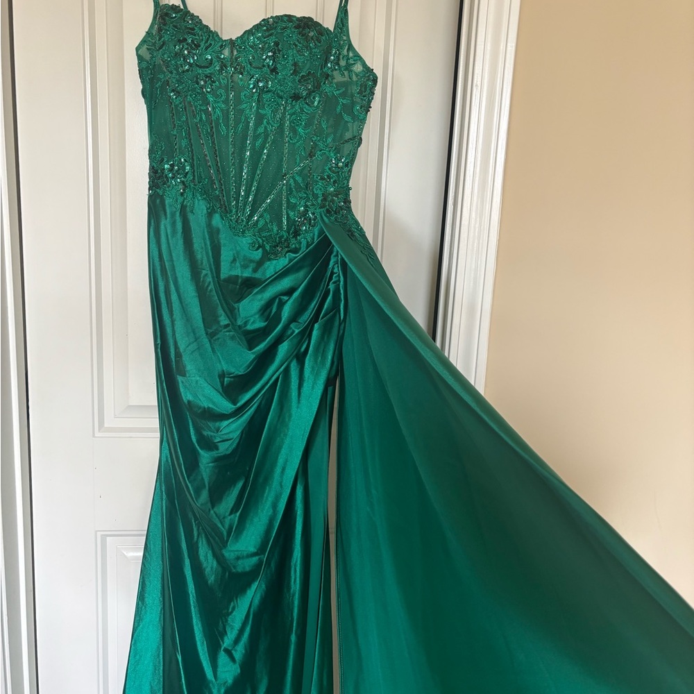 Emerald green prom dress
